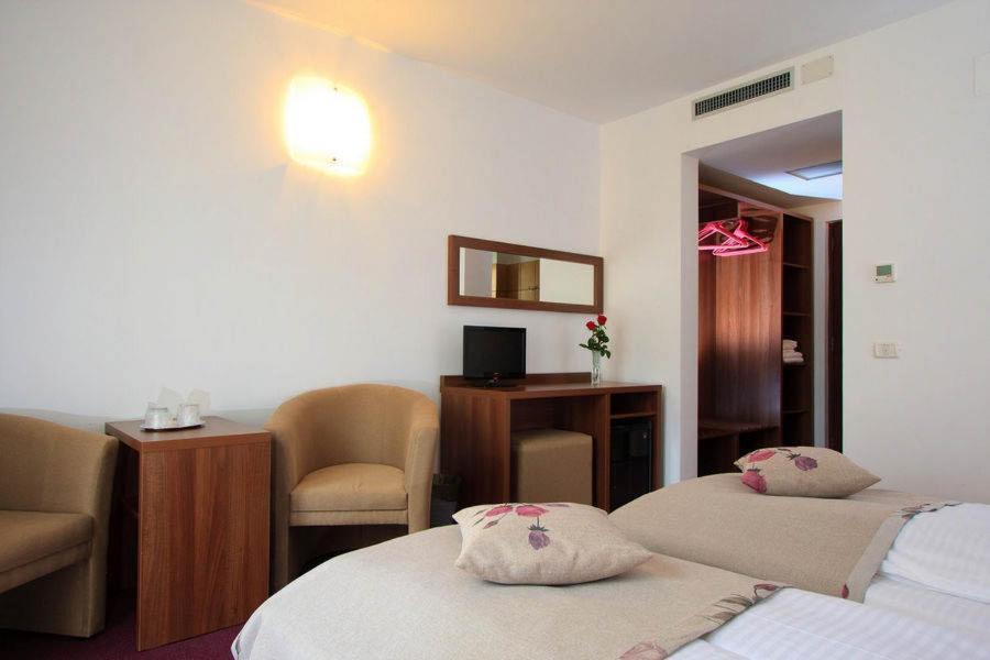 Hotel Domnitei Călimăneşti Bagian luar foto